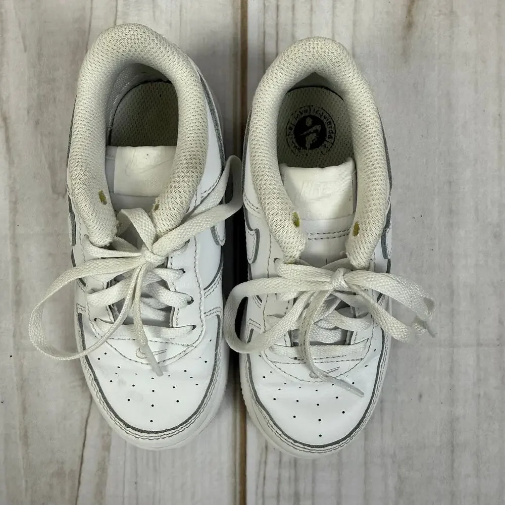 Nike kids white